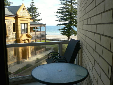 South Esplanade Apartment - Accommodation Gladstone 6