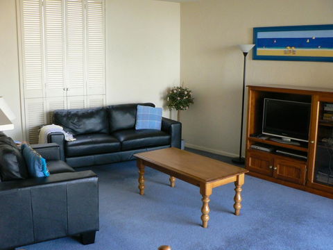 South Esplanade Apartment - Accommodation Gladstone 3