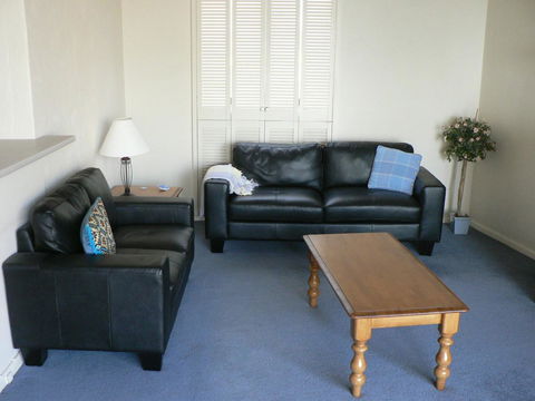 South Esplanade Apartment - Accommodation Gladstone 4