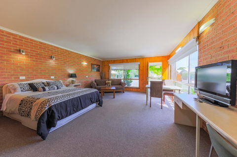 Country Roads Motor Inn Naracoorte - Accommodation Gladstone 3