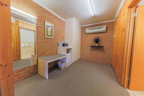 Country Roads Motor Inn Naracoorte - Accommodation Gladstone 5