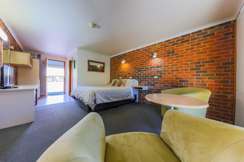 Country Roads Motor Inn Naracoorte - Accommodation Gladstone 7