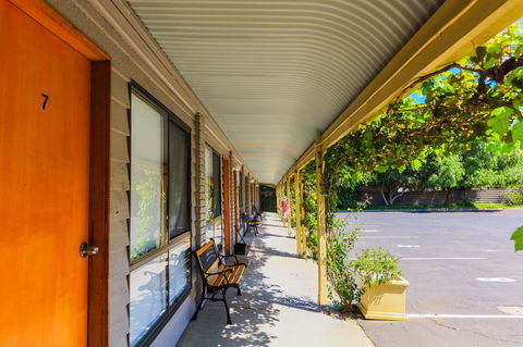Country Roads Motor Inn Naracoorte - Accommodation Gladstone 27