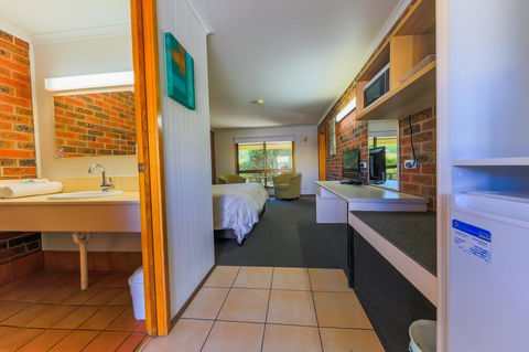 Country Roads Motor Inn Naracoorte - Accommodation Gladstone 12