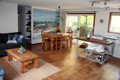 A2@Port Willy - Accommodation Gladstone 0