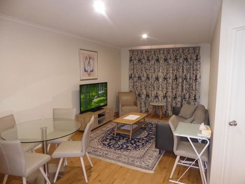 ADELAIDE CENTRAL APARTMENT - 3BR, 2BATH & CARPARK - Accommodation Gladstone 2