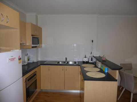 ADELAIDE CENTRAL APARTMENT - 3BR, 2BATH & CARPARK - Accommodation Gladstone 5