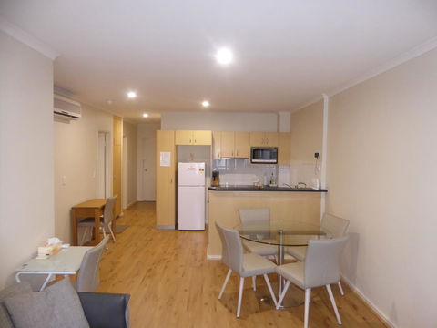 ADELAIDE CENTRAL APARTMENT - 3BR, 2BATH & CARPARK - Accommodation Gladstone 8