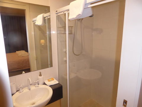 ADELAIDE CENTRAL APARTMENT - 3BR, 2BATH & CARPARK - Accommodation Gladstone 14