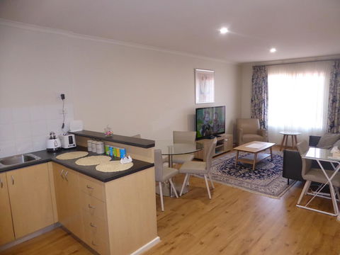 ADELAIDE CENTRAL APARTMENT - 3BR, 2BATH & CARPARK - Accommodation Gladstone 7