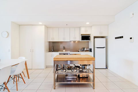 Stylish And Comfortable, Views Over Gouger St! - Accommodation Gladstone 8