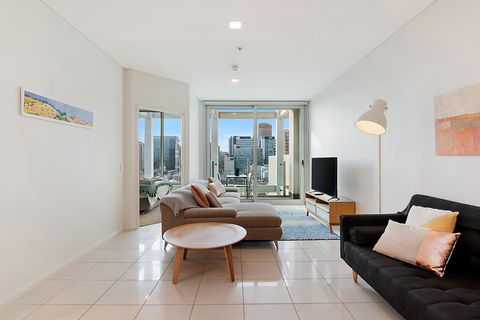 Stylish And Comfortable, Views Over Gouger St! - Accommodation Gladstone 19