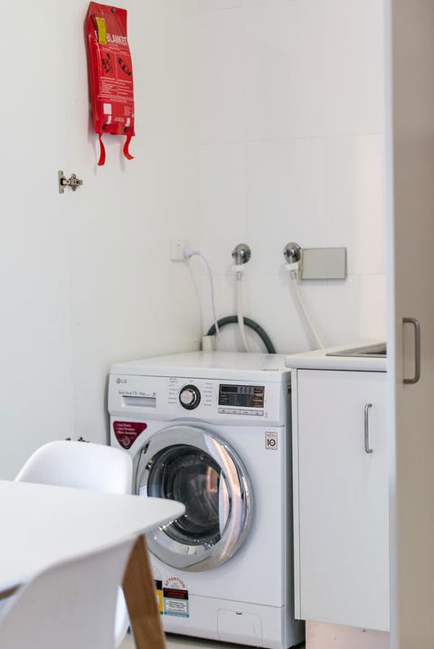 Stylish And Comfortable, Views Over Gouger St! - Accommodation Gladstone 16