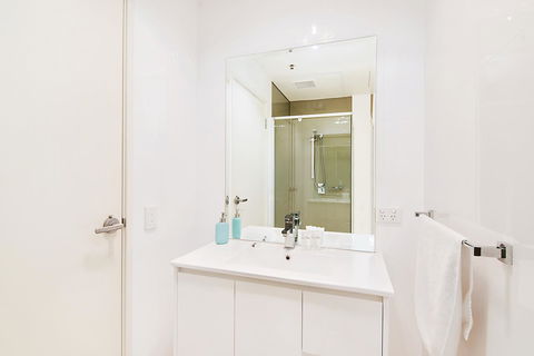 Stylish And Comfortable, Views Over Gouger St! - Accommodation Gladstone 15