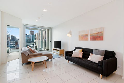 Stylish And Comfortable, Views Over Gouger St! - Accommodation Gladstone 0