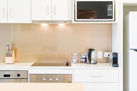 Stylish And Comfortable, Views Over Gouger St! - Accommodation Gladstone 7