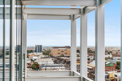 Stylish And Comfortable, Views Over Gouger St! - Accommodation Gladstone 13