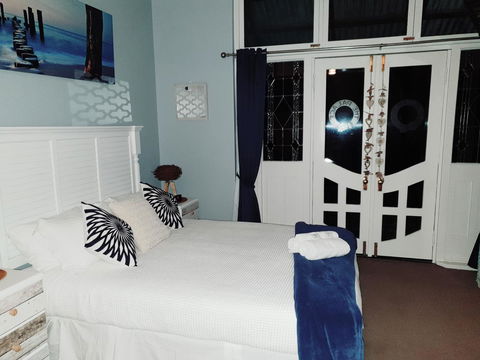 Court House - Studio - Accommodation Gladstone 4