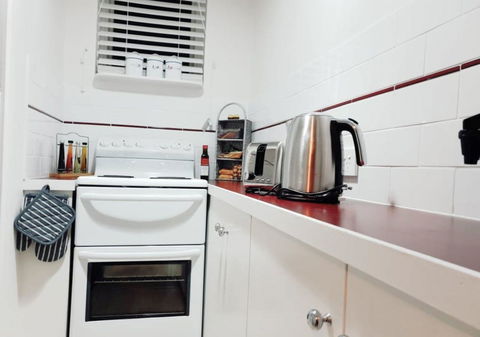 Court House - Studio - Accommodation Gladstone 2
