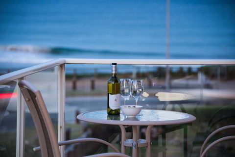 Stylish 3 Bedroom Beachview Apartment - Accommodation Gladstone 3