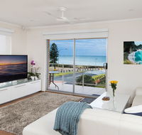 Stylish 3 Bedroom Beachview Apartment - Accommodation Gladstone