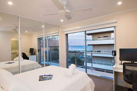 Stylish 3 Bedroom Beachview Apartment - Accommodation Gladstone 1