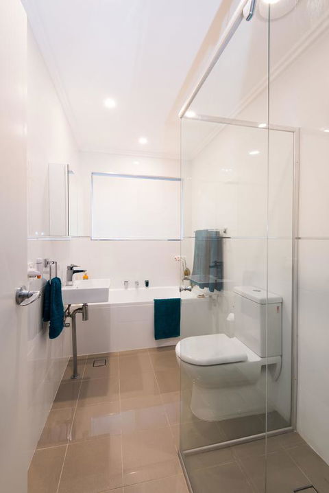 Stylish 3 Bedroom Beachview Apartment - Accommodation Gladstone 12