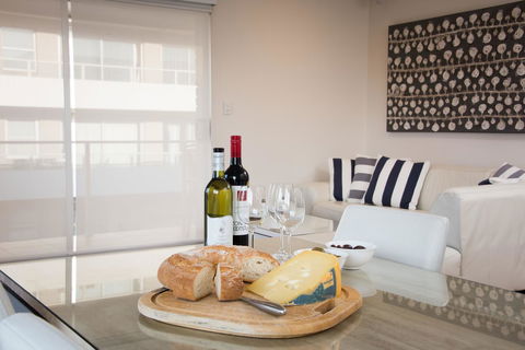 Stylish 3 Bedroom Beachview Apartment - Accommodation Gladstone 9