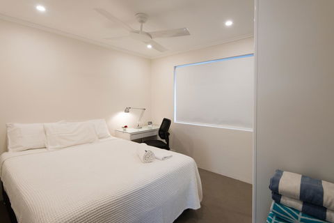 Stylish 3 Bedroom Beachview Apartment - Accommodation Gladstone 10