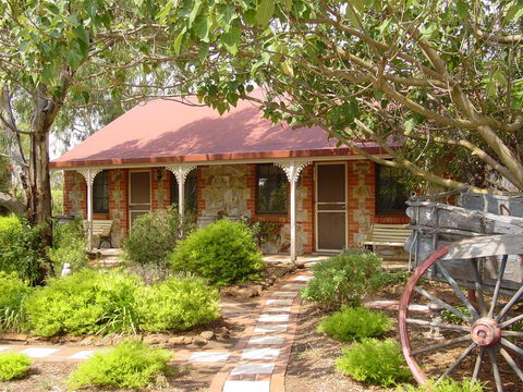 Langmeil Cottages - Accommodation Gladstone 0