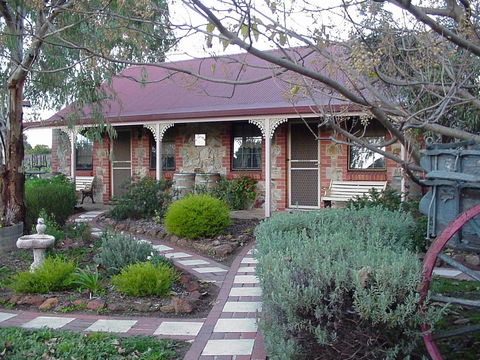 Langmeil Cottages - Accommodation Gladstone 10