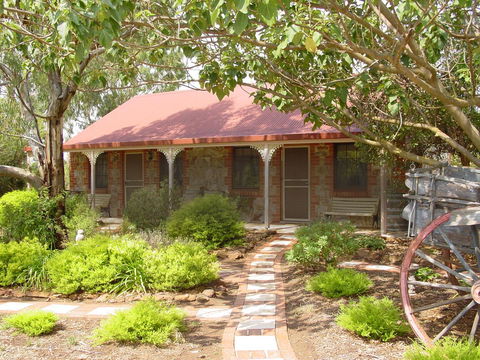 Langmeil Cottages - Accommodation Gladstone 9