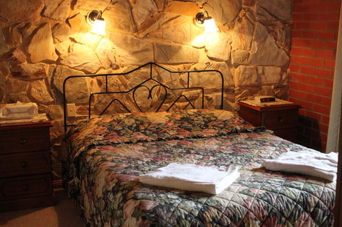Langmeil Cottages - Accommodation Gladstone 7