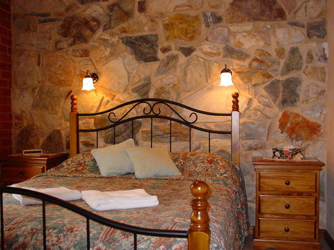 Langmeil Cottages - Accommodation Gladstone 11
