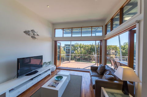 South Shores Villa 52 - Accommodation Gladstone 5