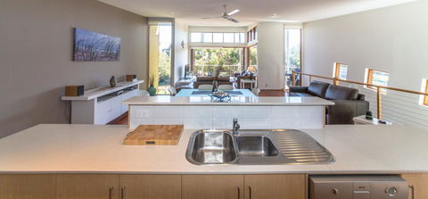 South Shores Villa 52 - Accommodation Gladstone 12