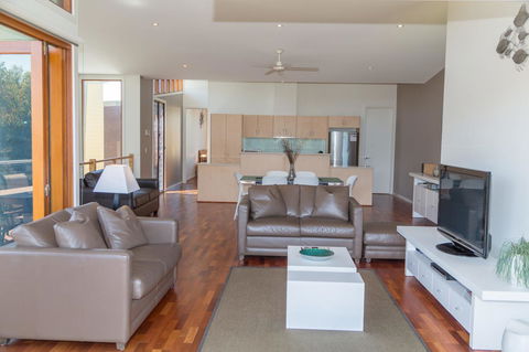 South Shores Villa 52 - Accommodation Gladstone 22