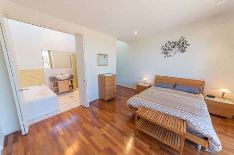 South Shores Villa 52 - Accommodation Gladstone 17