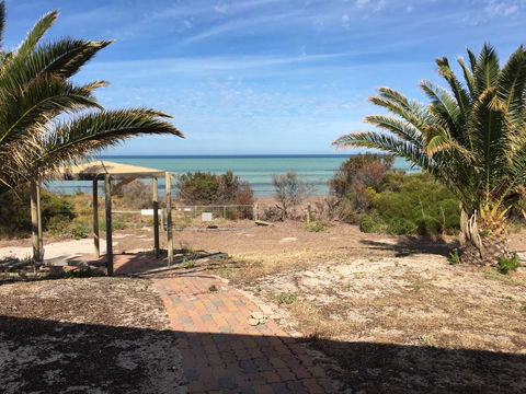Shangri La Moonta Bay - Accommodation Gladstone 5