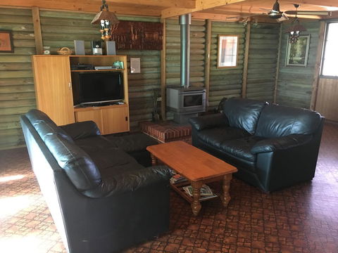 Shangri La Moonta Bay - Accommodation Gladstone 8
