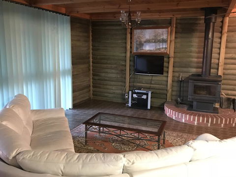 Shangri La Moonta Bay - Accommodation Gladstone 9