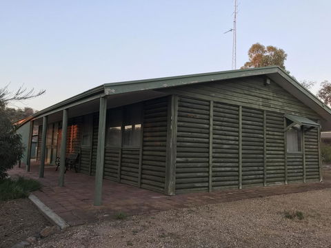 Shangri La Moonta Bay - Accommodation Gladstone 3