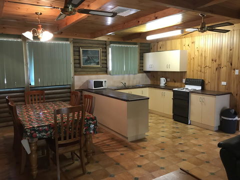 Shangri La Moonta Bay - Accommodation Gladstone 14