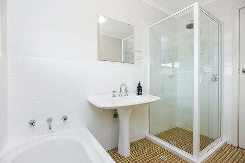 Red Door - Accommodation Gladstone 6