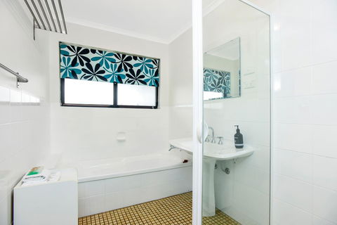 Red Door - Accommodation Gladstone 7