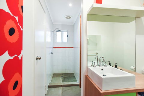 Red Door - Accommodation Gladstone 11