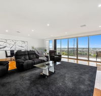BENGALEE EXECUTIVE TOWNHOUSE- MODERN  STYLISH - Accommodation Gladstone