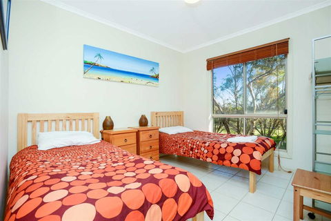 Cabernet Cottage - Accommodation Gladstone 2