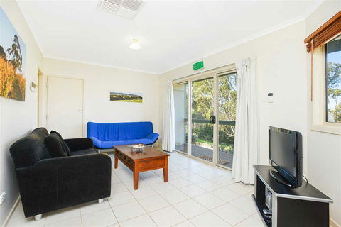 Cabernet Cottage - Accommodation Gladstone 4