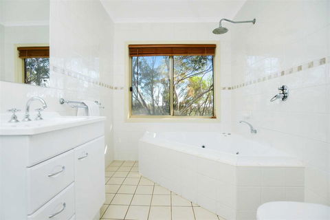 Cabernet Cottage - Accommodation Gladstone 6